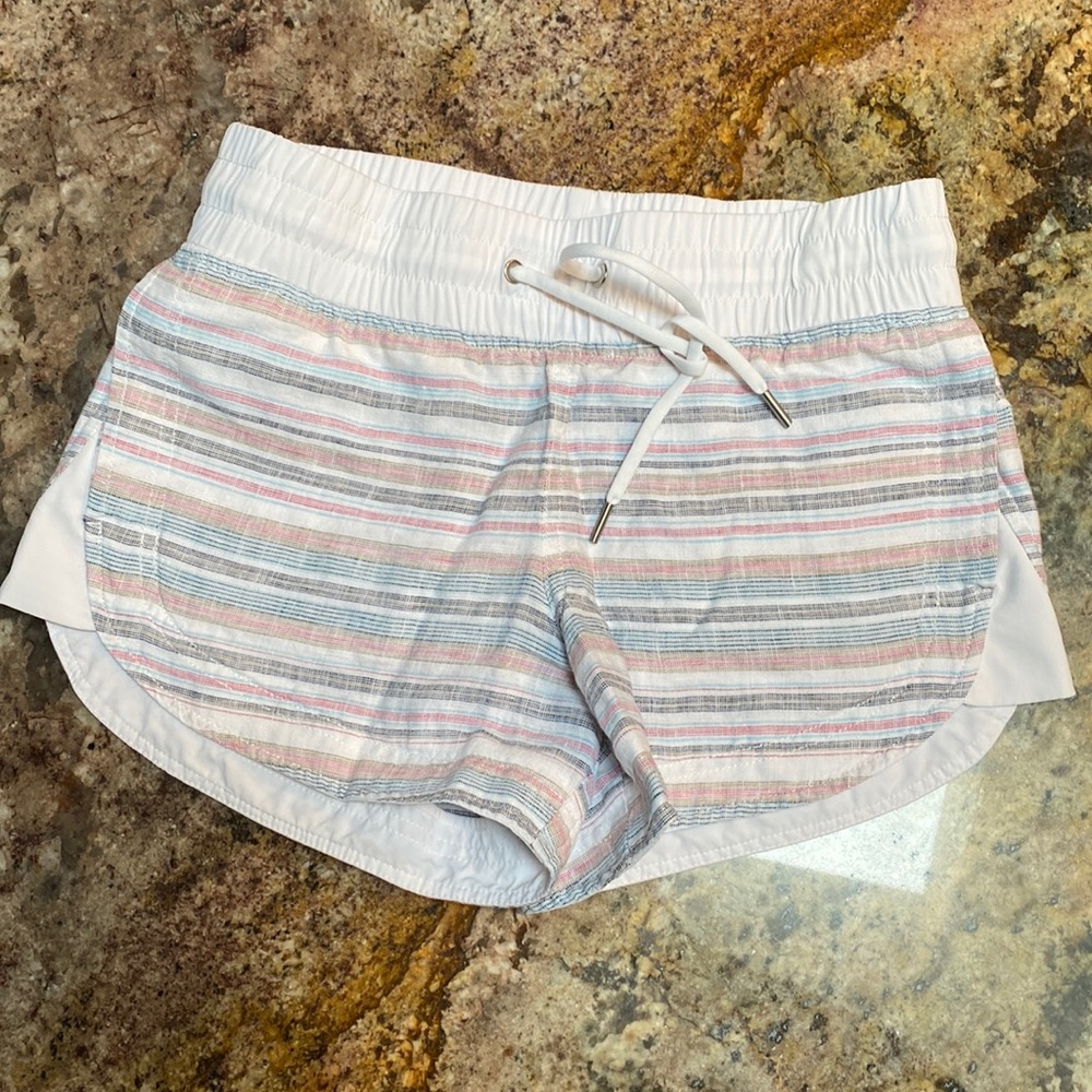 Athleta Shorts light colored stripes-4 pockets-excellent condition-Size 2